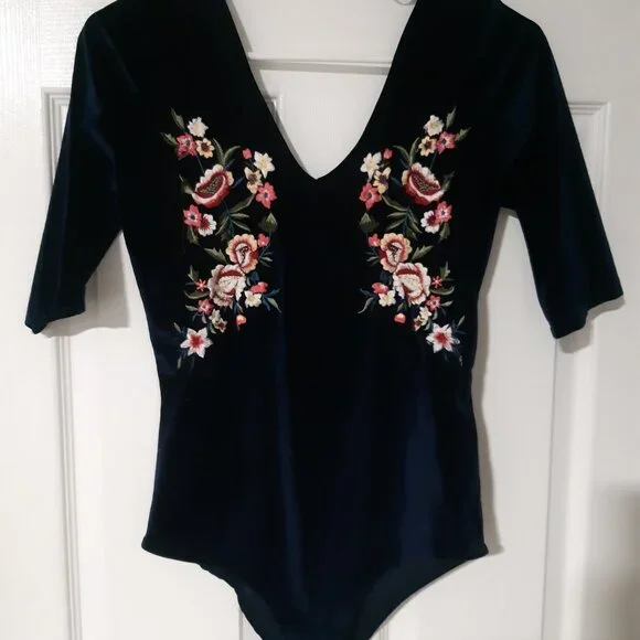 Velvet Backless - Picture 1 of 4